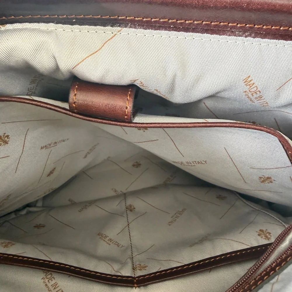 Artisan Craftsmanship made in Italy. Full Grained Leather backpack.